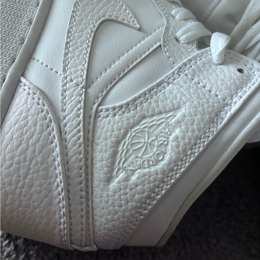 White air jordan 1 mid triple white